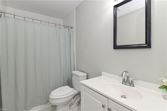 3 Kenilworth DR, Hampton, VA 23666