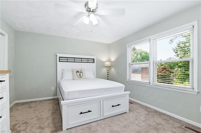 3 Kenilworth DR, Hampton, VA 23666