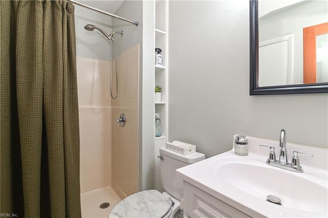 3 Kenilworth DR, Hampton, VA 23666