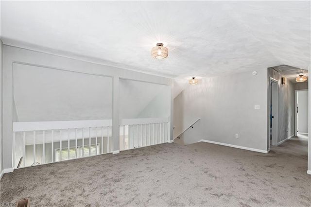 3 Kenilworth DR, Hampton, VA 23666