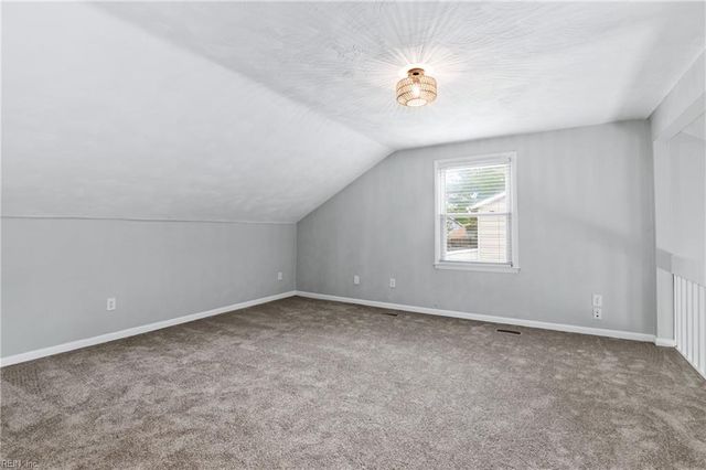 3 Kenilworth DR, Hampton, VA 23666