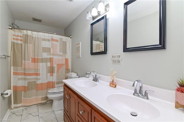 3 Kenilworth DR, Hampton, VA 23666