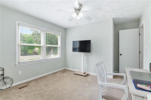 3 Kenilworth DR, Hampton, VA 23666
