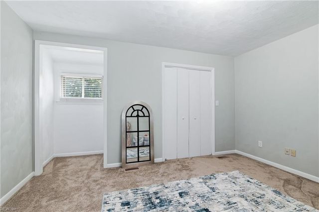 3 Kenilworth DR, Hampton, VA 23666