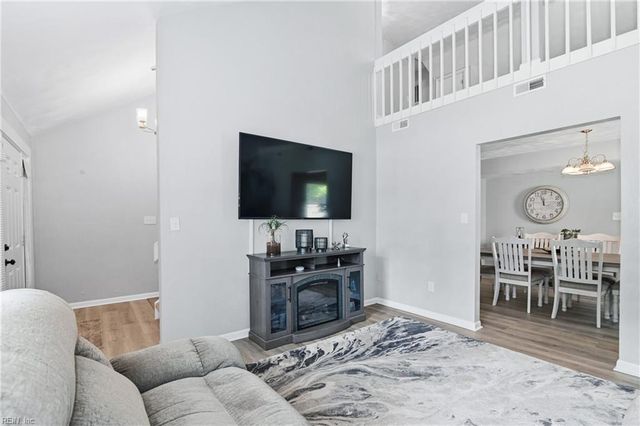 3 Kenilworth DR, Hampton, VA 23666
