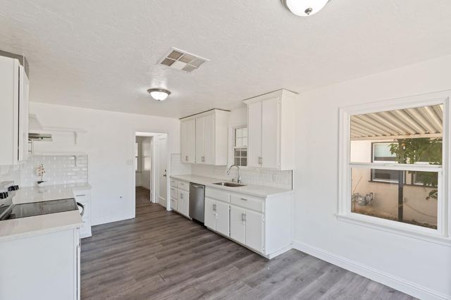 1528 W Cortland Avenue, Fresno, CA 93705