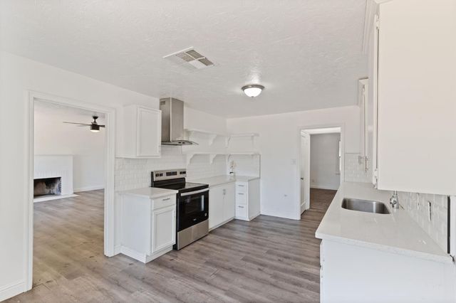 1528 W Cortland Avenue, Fresno, CA 93705