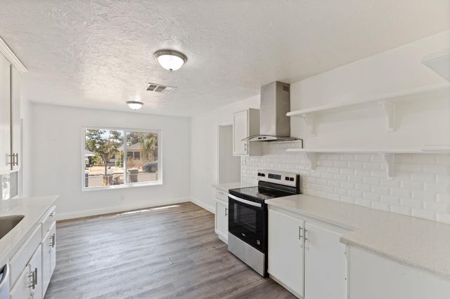 1528 W Cortland Avenue, Fresno, CA 93705