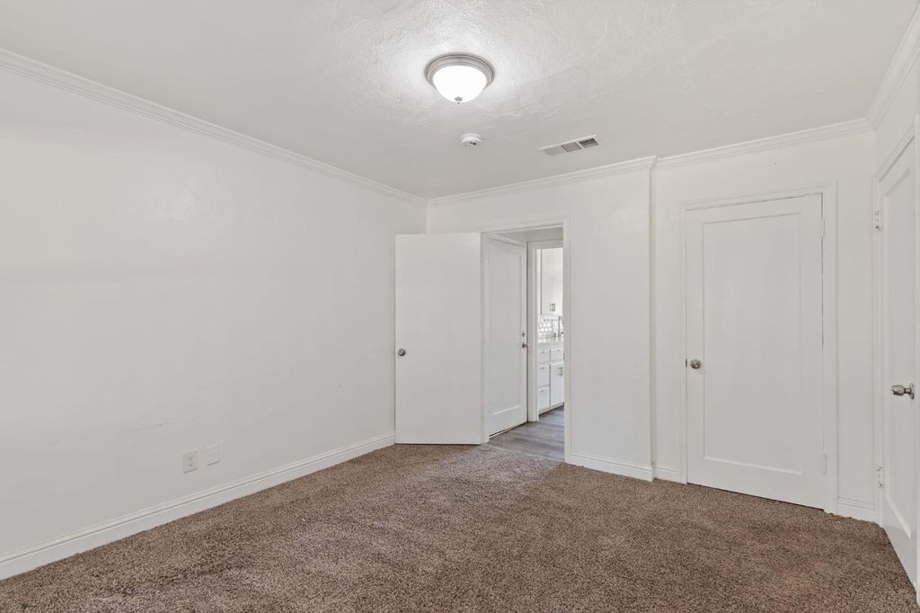 Image 17 of property listing at 1528 W Cortland Avenue, Fresno, CA 93705