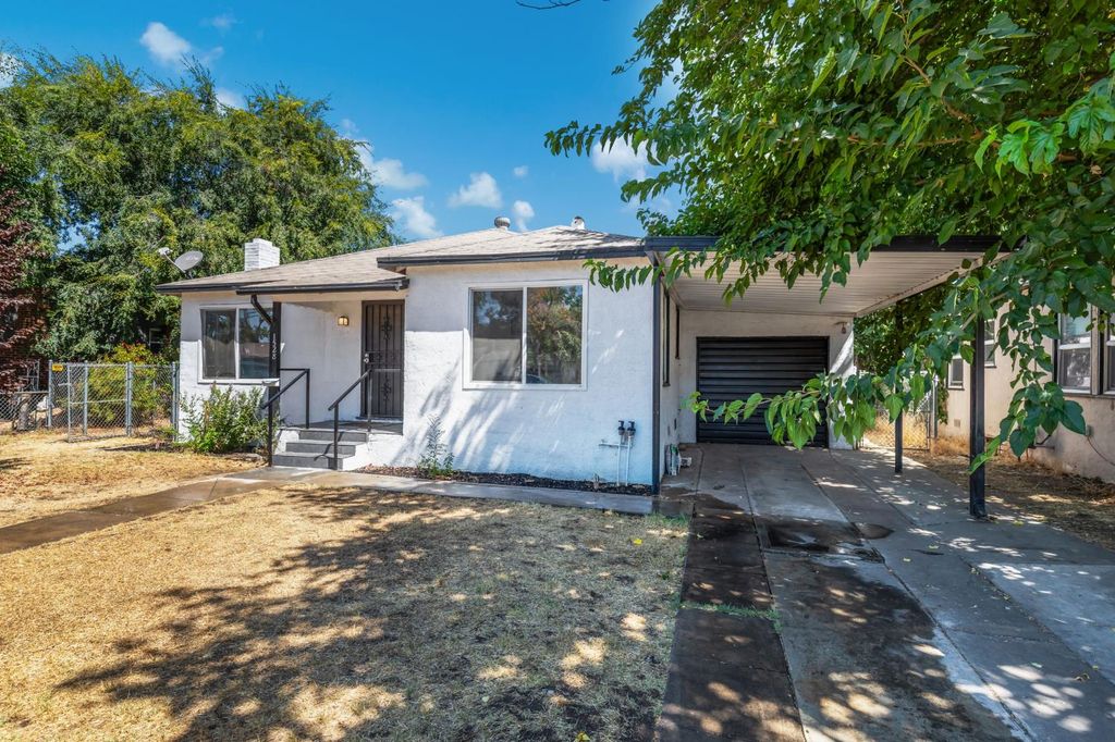 Image 2 of property listing at 1528 W Cortland Avenue, Fresno, CA 93705
