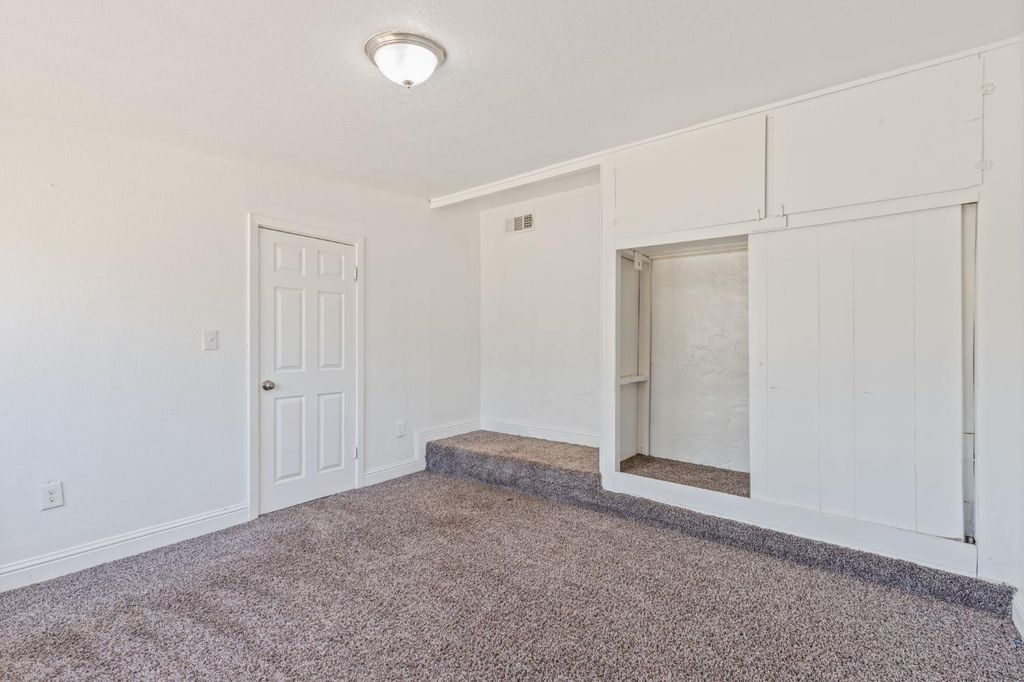 Image 20 of property listing at 1528 W Cortland Avenue, Fresno, CA 93705