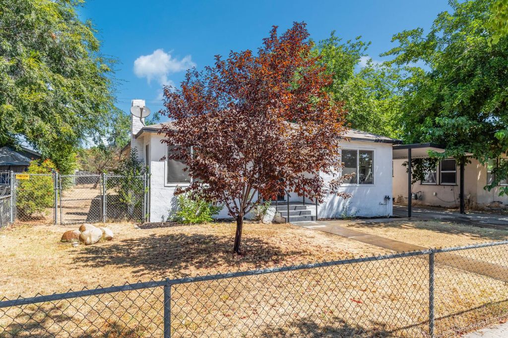 Image 4 of property listing at 1528 W Cortland Avenue, Fresno, CA 93705