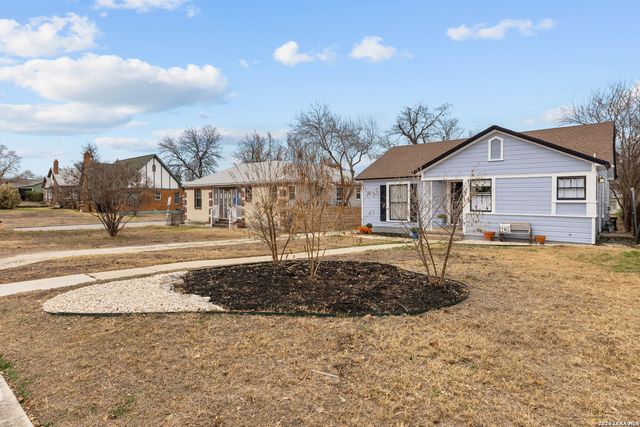 2006 W Woodlawn Ave, San Antonio, TX 78201