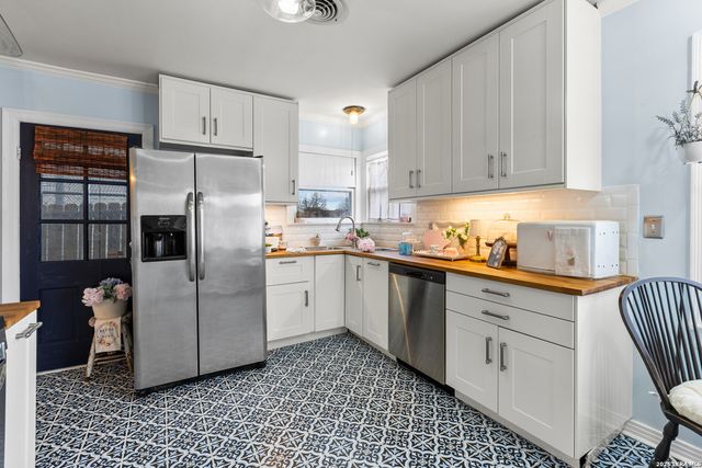 2006 W Woodlawn Ave, San Antonio, TX 78201