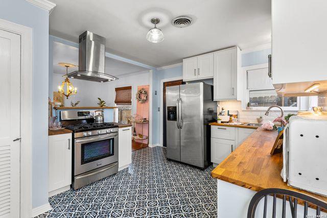 2006 W Woodlawn Ave, San Antonio, TX 78201