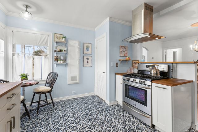 2006 W Woodlawn Ave, San Antonio, TX 78201