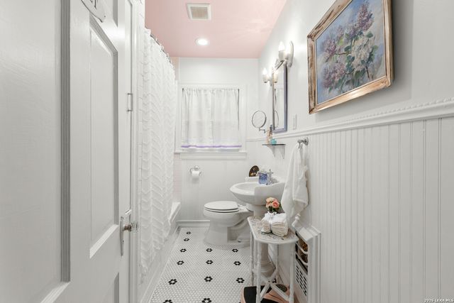 2006 W Woodlawn Ave, San Antonio, TX 78201