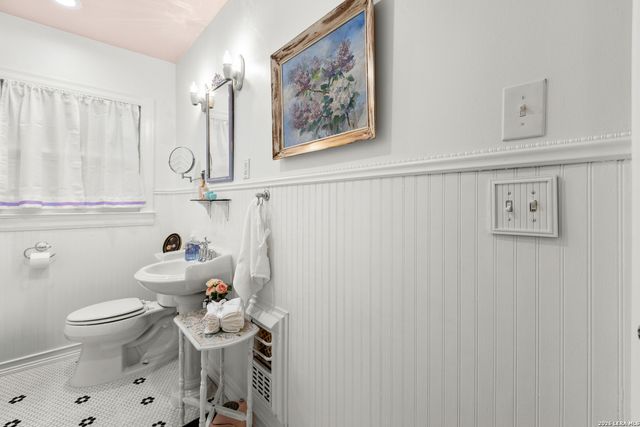 2006 W Woodlawn Ave, San Antonio, TX 78201