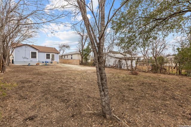 2006 W Woodlawn Ave, San Antonio, TX 78201