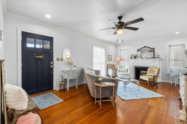 2006 W Woodlawn Ave, San Antonio, TX 78201