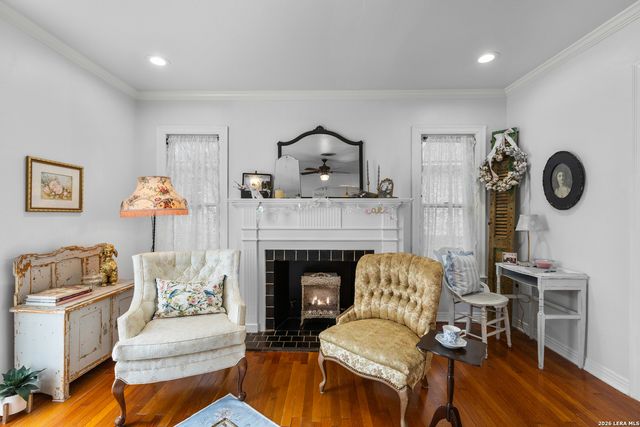 2006 W Woodlawn Ave, San Antonio, TX 78201