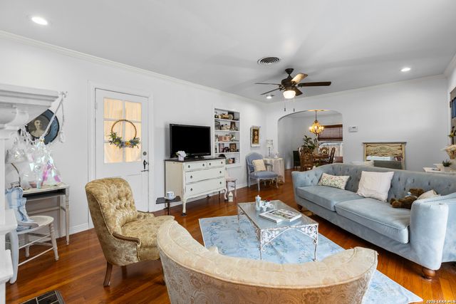 2006 W Woodlawn Ave, San Antonio, TX 78201