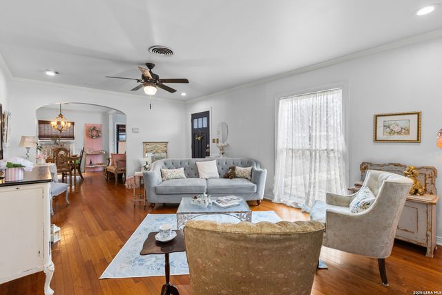 2006 W Woodlawn Ave, San Antonio, TX 78201