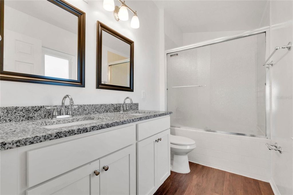 Image 13 of property listing at 11429 KENLEY CIRCLE, Orlando, FL 32824