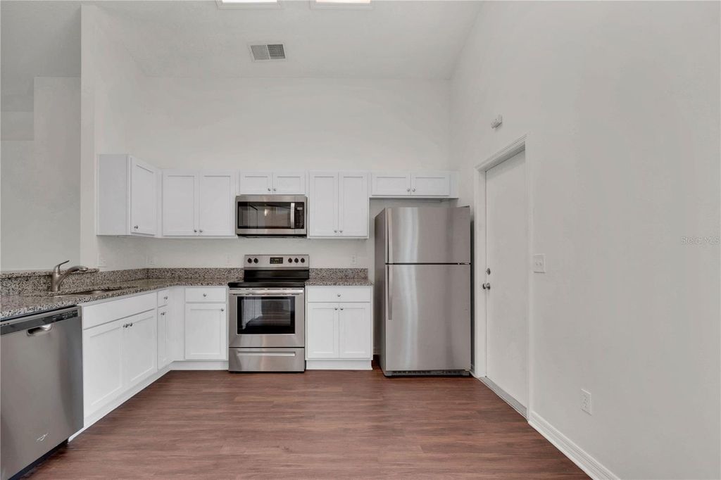 Image 7 of property listing at 11429 KENLEY CIRCLE, Orlando, FL 32824