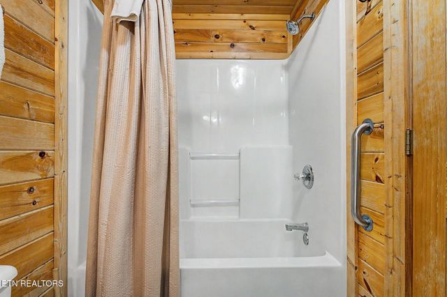 2223 Eagle Feather Drive, Sevierville, TN 37876