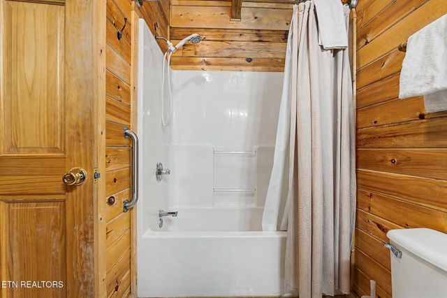 2223 Eagle Feather Drive, Sevierville, TN 37876