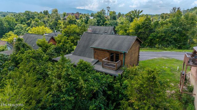 2223 Eagle Feather Drive, Sevierville, TN 37876