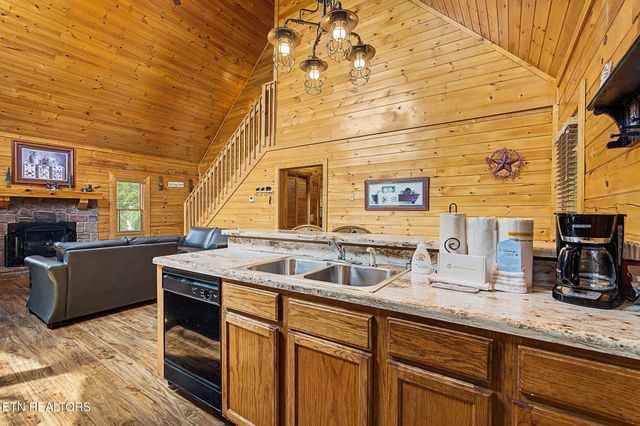 2223 Eagle Feather Drive, Sevierville, TN 37876