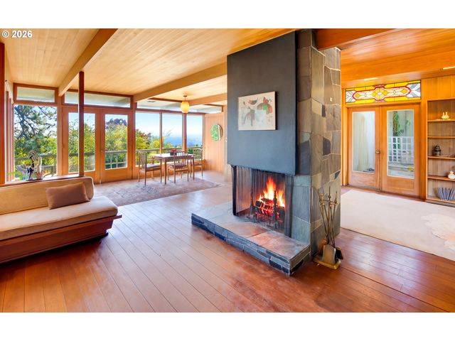 4163 Sw COUNCIL CREST Dr, Portland, OR 97239
