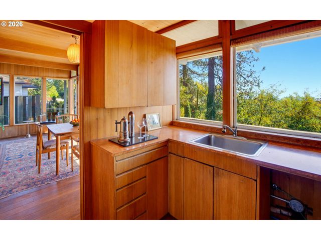 4163 Sw COUNCIL CREST Dr, Portland, OR 97239
