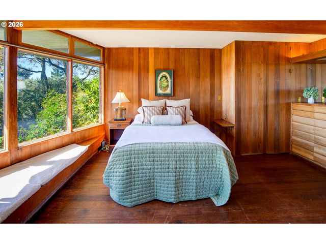 4163 Sw COUNCIL CREST Dr, Portland, OR 97239