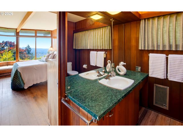 4163 Sw COUNCIL CREST Dr, Portland, OR 97239