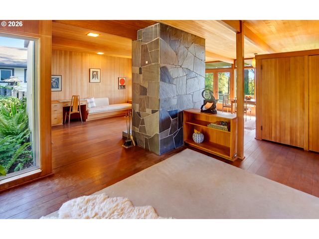 4163 Sw COUNCIL CREST Dr, Portland, OR 97239