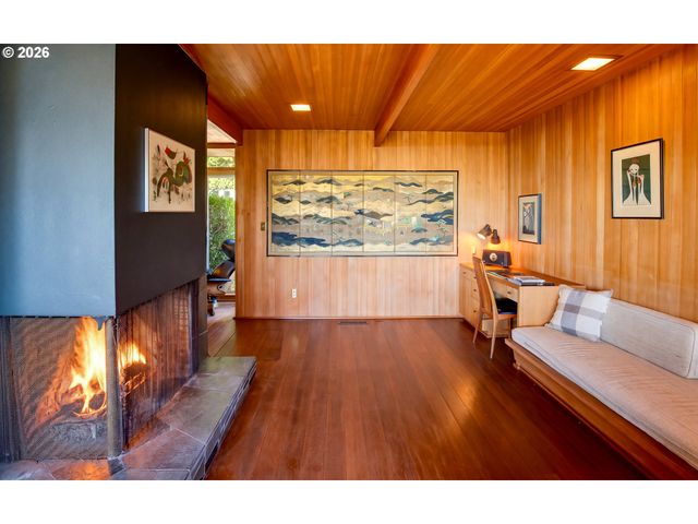 4163 Sw COUNCIL CREST Dr, Portland, OR 97239
