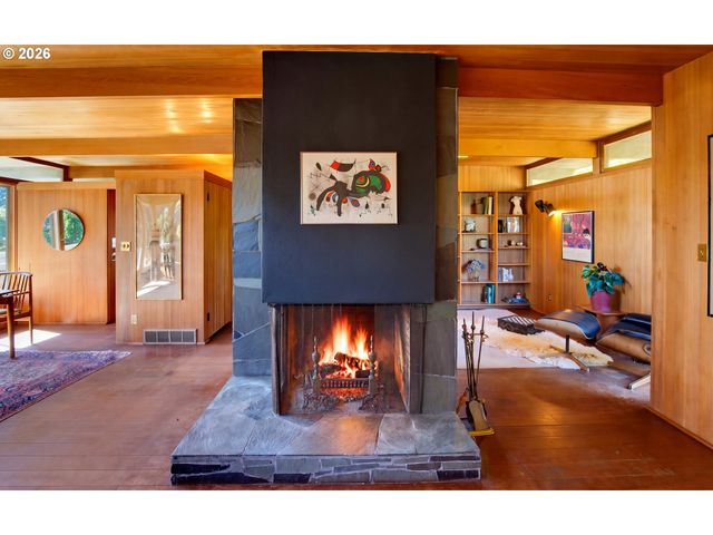4163 Sw COUNCIL CREST Dr, Portland, OR 97239