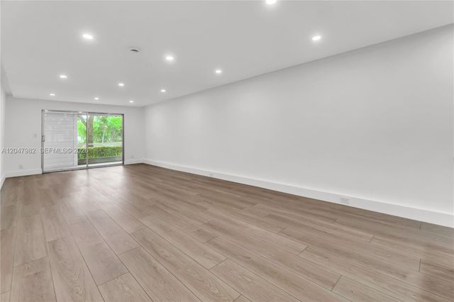 2101 Lucaya Bnd E1, Coconut Creek, FL 33066