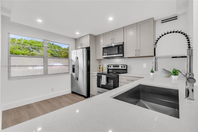 2101 Lucaya Bnd E1, Coconut Creek, FL 33066