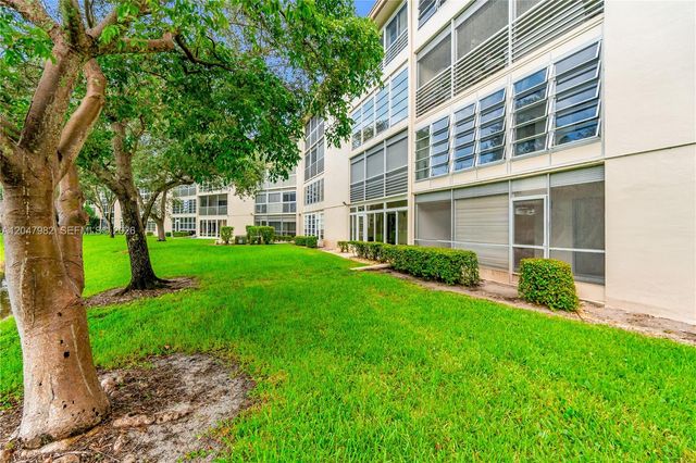 2101 Lucaya Bnd E1, Coconut Creek, FL 33066