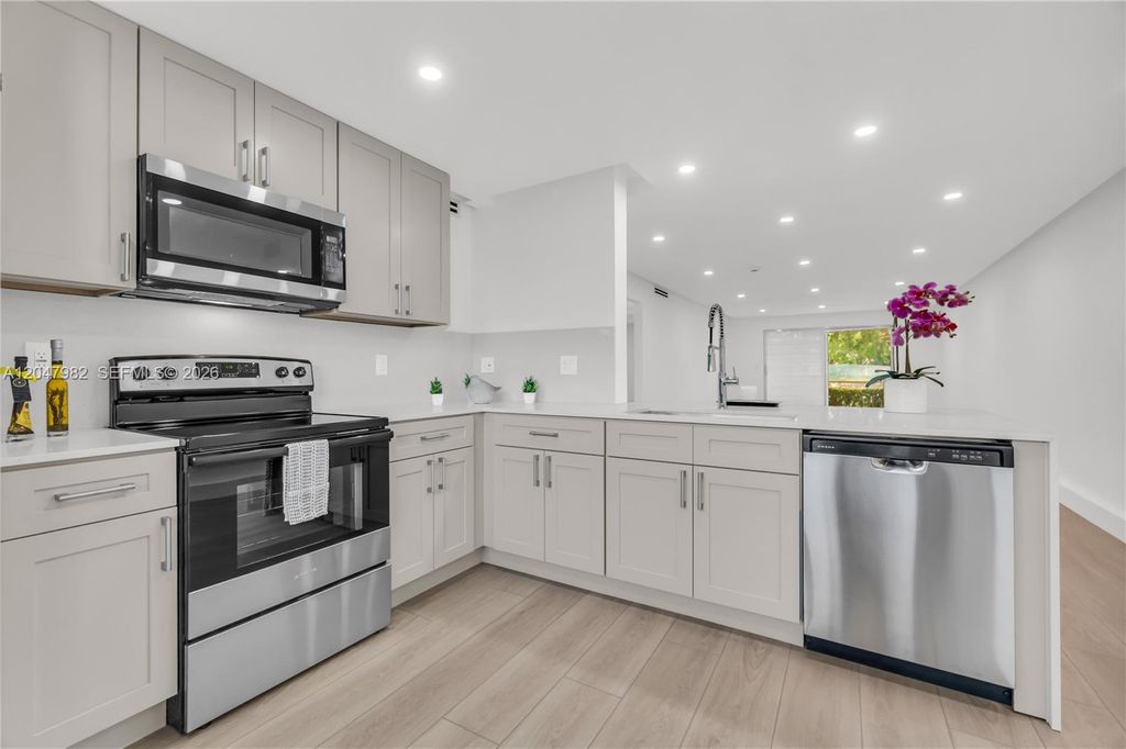 2101 Lucaya Bnd E1, Coconut Creek, FL 33066