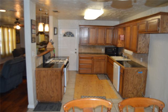 112 S 2nd Street, Godley, TX 76044