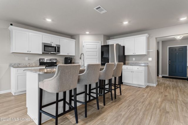 8588 Palmetto Drive, Ocean Springs, MS 39564