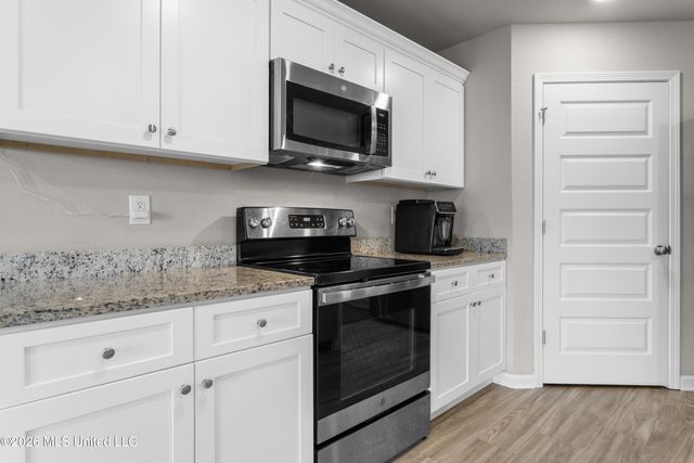 8588 Palmetto Drive, Ocean Springs, MS 39564