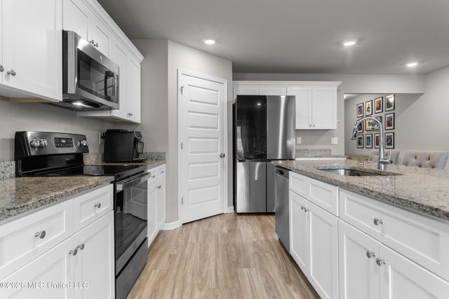 8588 Palmetto Drive, Ocean Springs, MS 39564