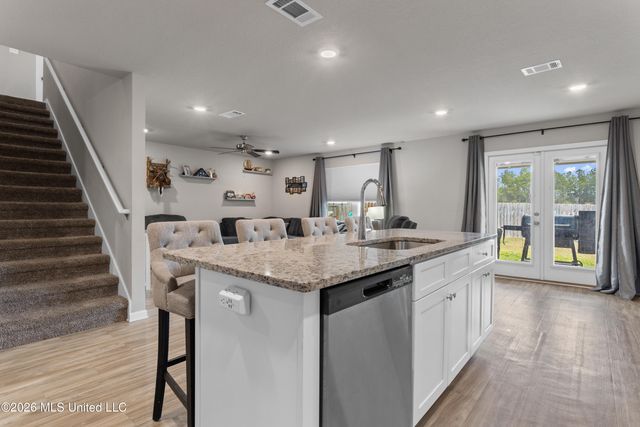 8588 Palmetto Drive, Ocean Springs, MS 39564