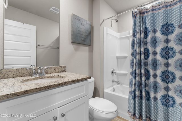 8588 Palmetto Drive, Ocean Springs, MS 39564